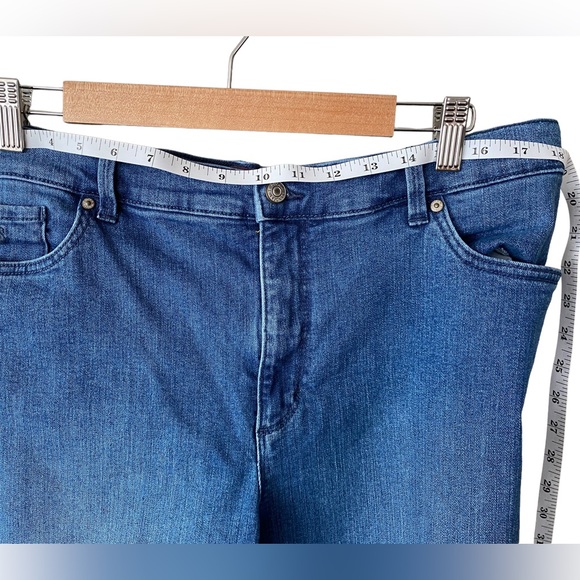 Gloria Vanderbilt blue jeans - Picture 7 of 9